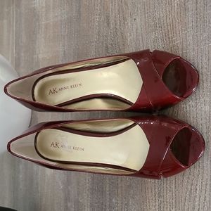 Patented peep-toe heels - size 9